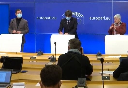 Toni Comín, Carles Puigdemont e Clara Ponsatí